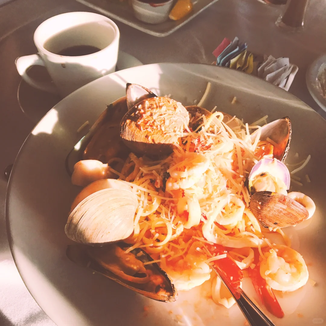 San Francisco Eatery Swiss Lois | Unbelievably Delicious Seafood Pasta