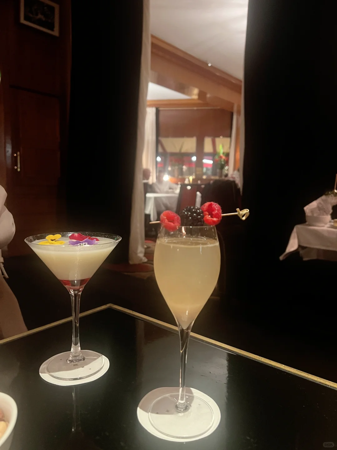 Paris | The Sweet Little Sip at the Arc de Triomphe