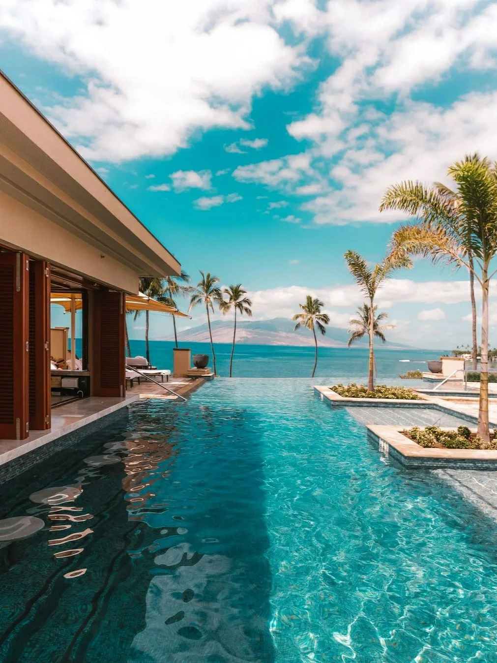 Must-Read Tips for Gals Heading to Hawaii Dec-Mar! ‼️