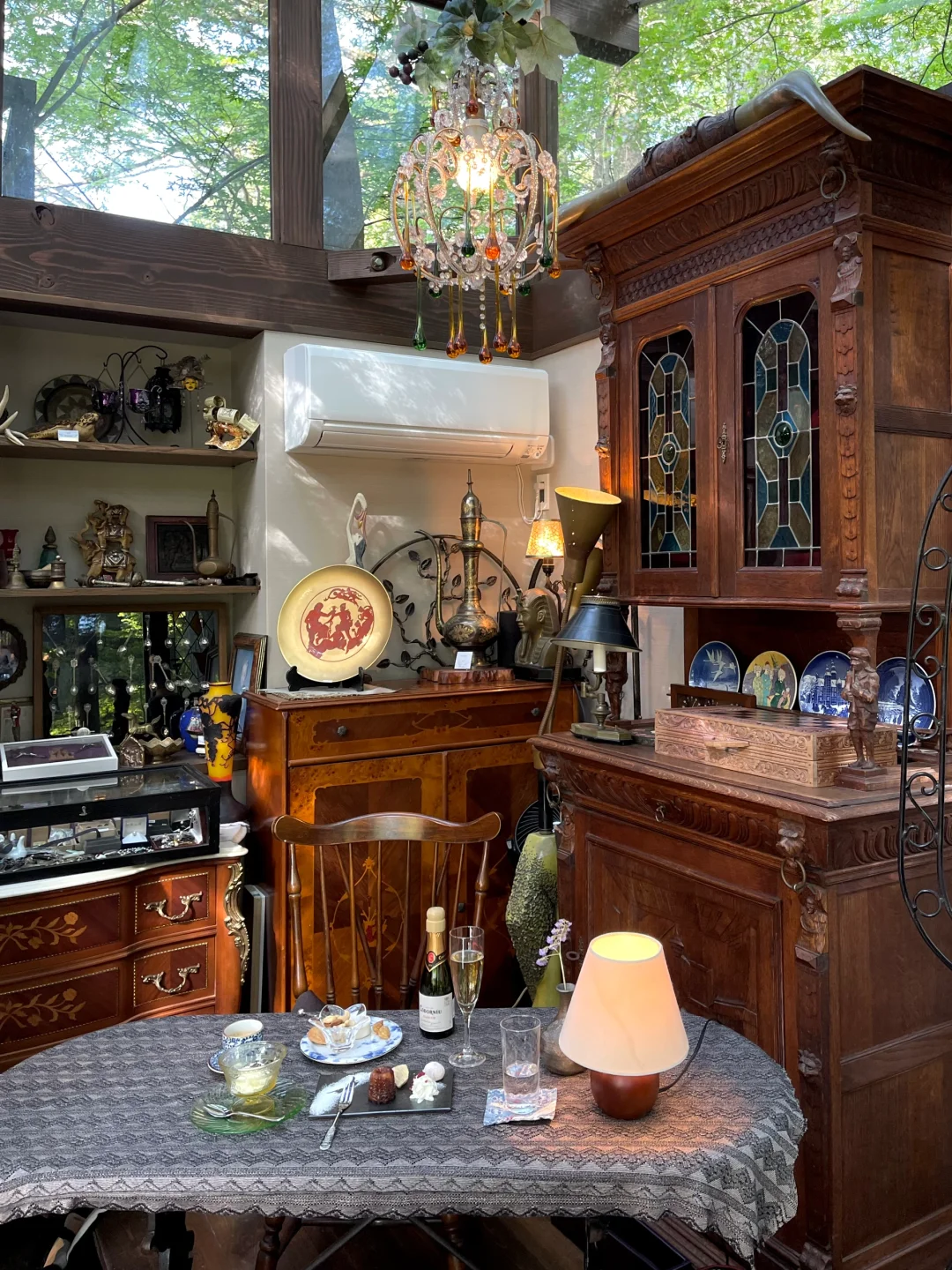 Karuizawa | An Antique Café in the Woods 🎻🌲🥂