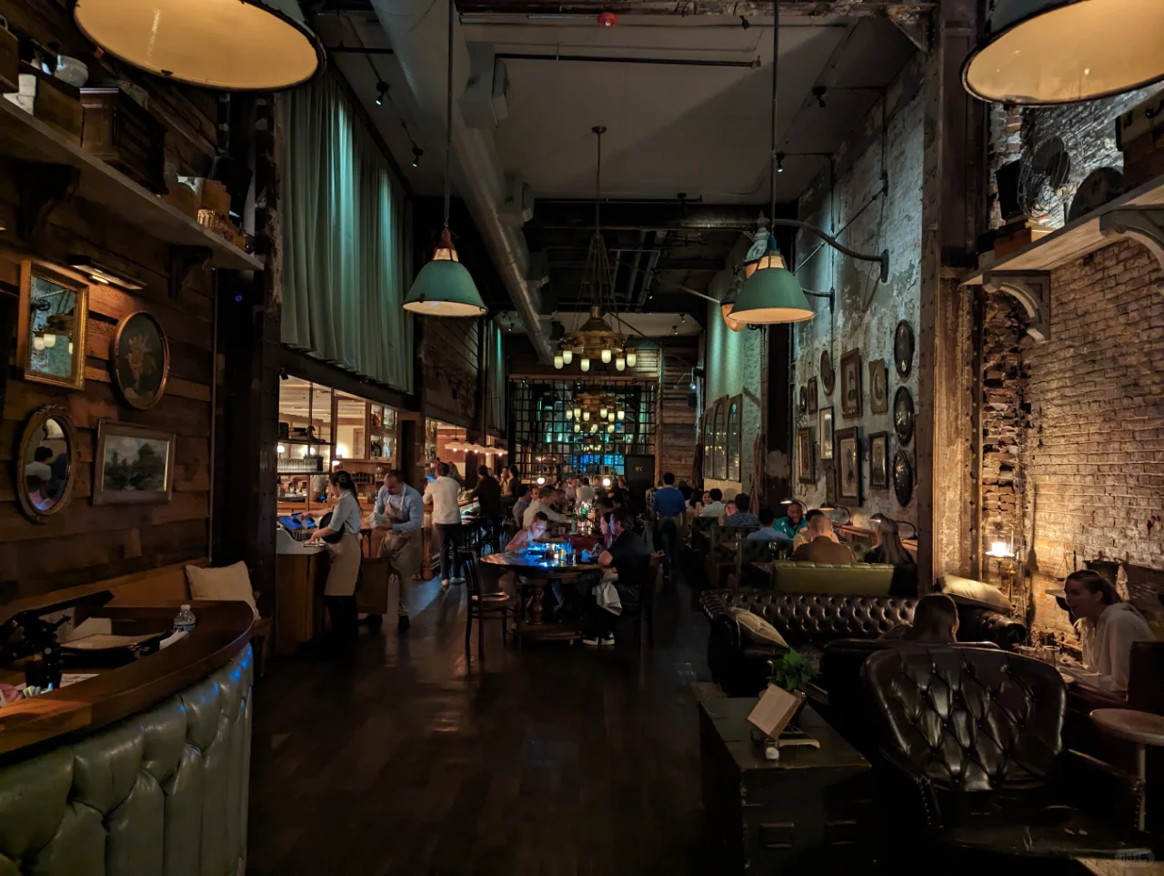 Best Happy Hour Spots in Philadelphia: Perfect for Holidays & After-Work Hangouts