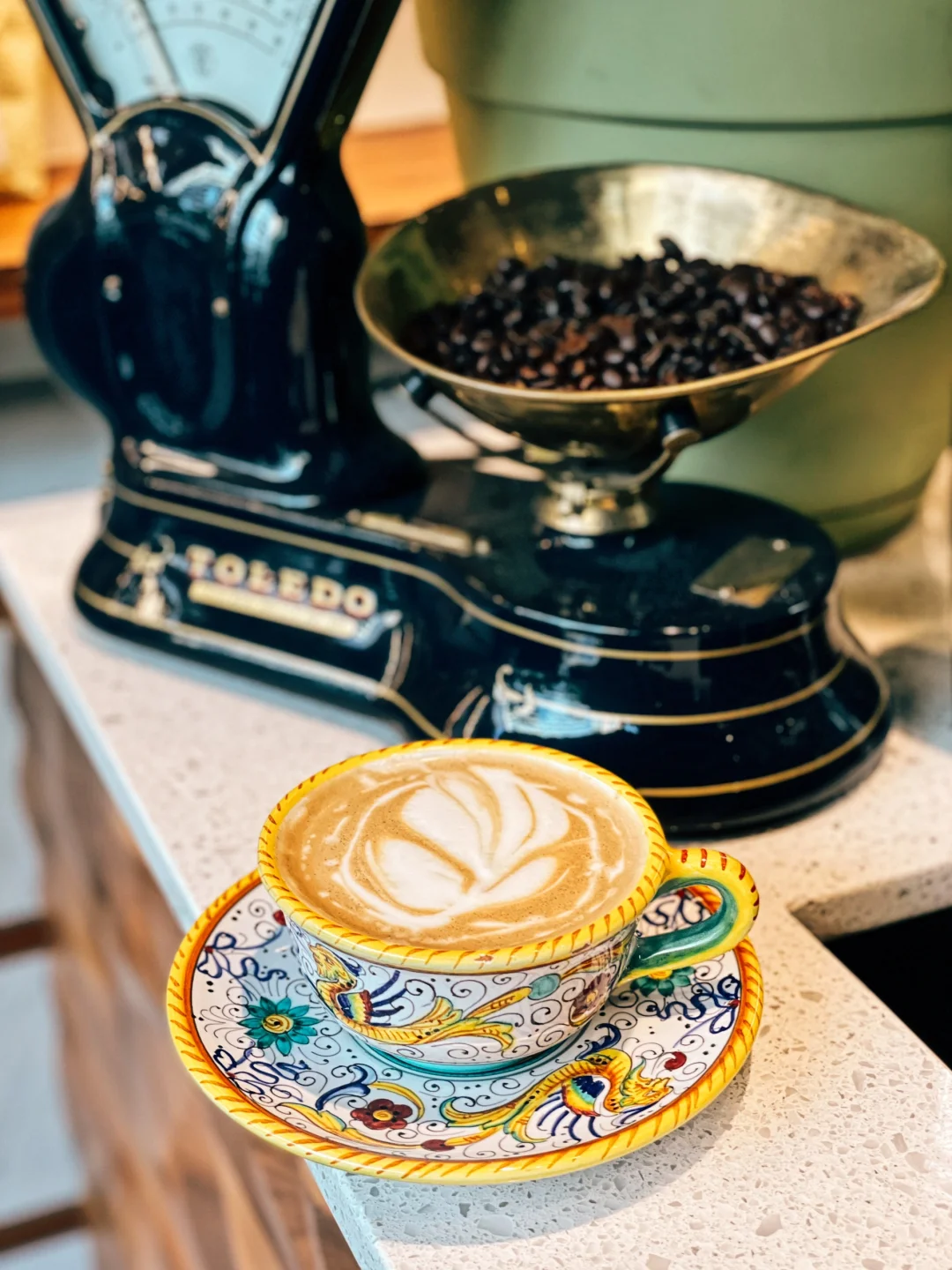 🛵 Chicago Cafe Exploration ｜ A Hidden Gem of a Sunny, Vibrant Cafe