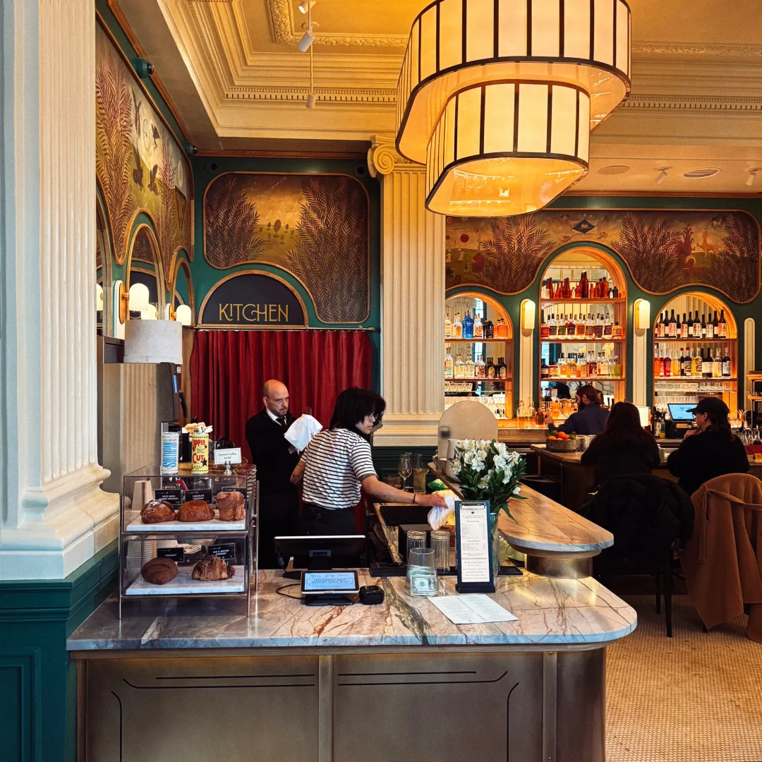 Morning coffee, evening cocktails? Why not both at once! 🍸 Enswell in Philadelphia