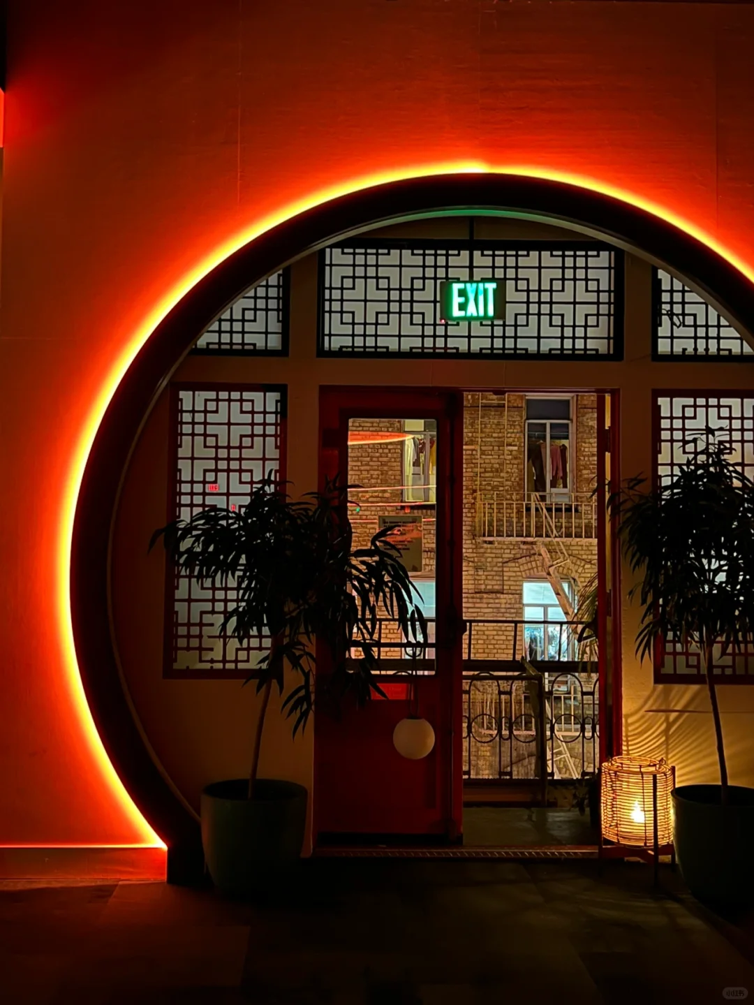San Francisco's Chinese-Inspired Lounge: A True "Toast to the Moon" Experience 🌙