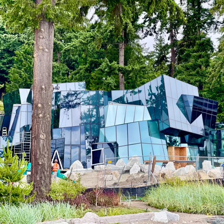 Which Seattle billionaire owns this uniquely futuristic house? 🤖