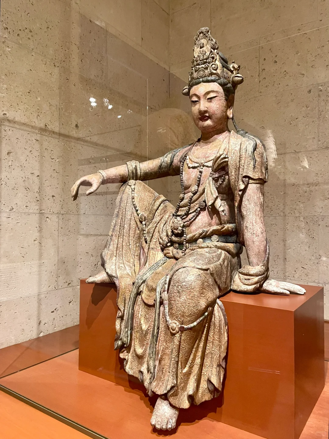 Art Institute of Chicago | Seated Guanyin Bodhisattva Painted Wooden Sculpture from the Song Dynasty