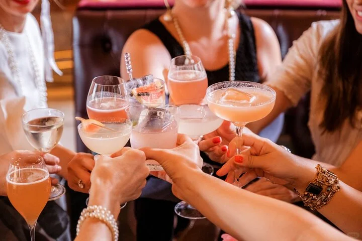 Girls' Night Out Guide: Charleston’s Best Bars for the Ladies 🍸✨