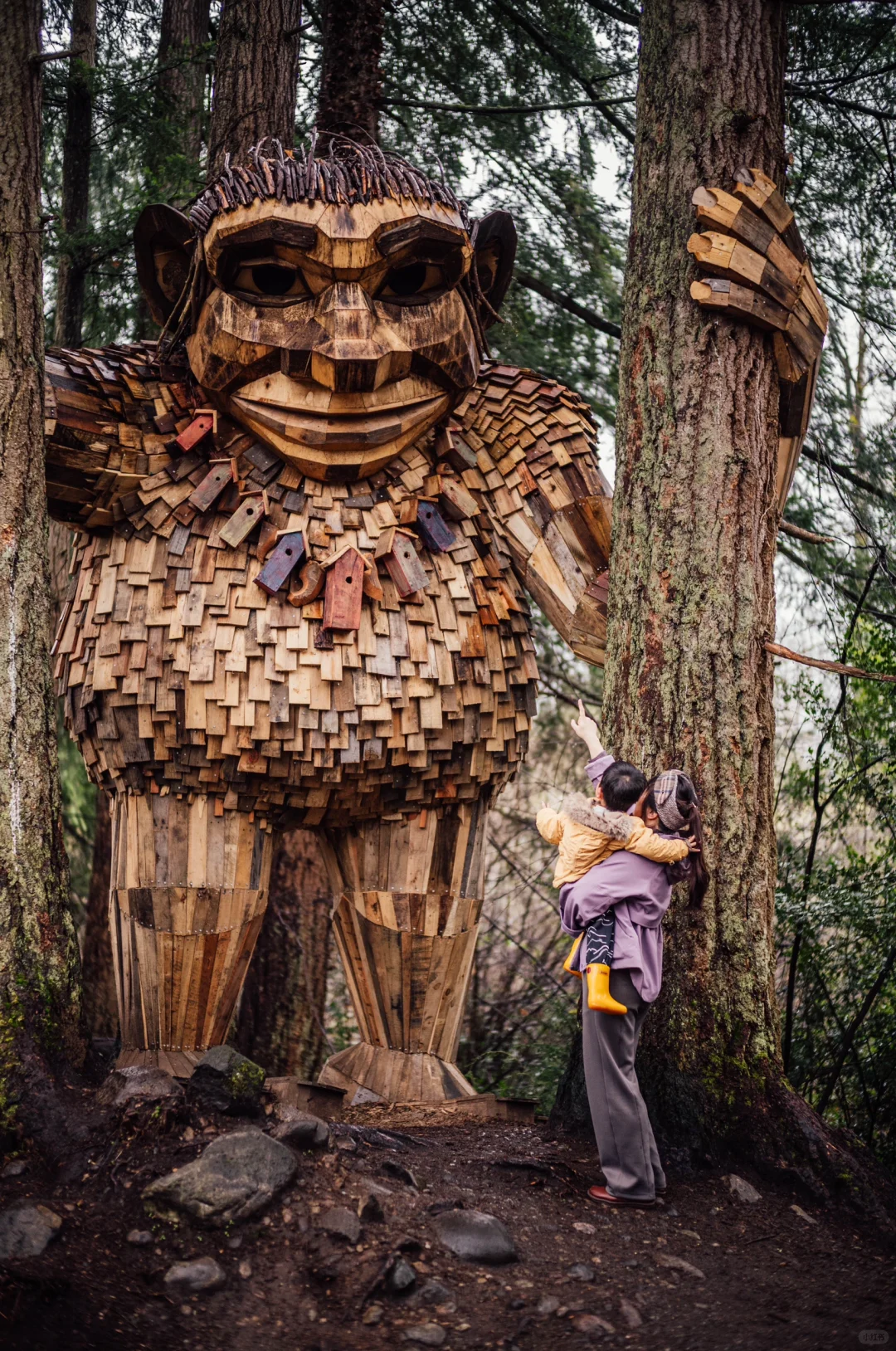 Around Seattle – Issaquah, the Giant Elf in the Woods