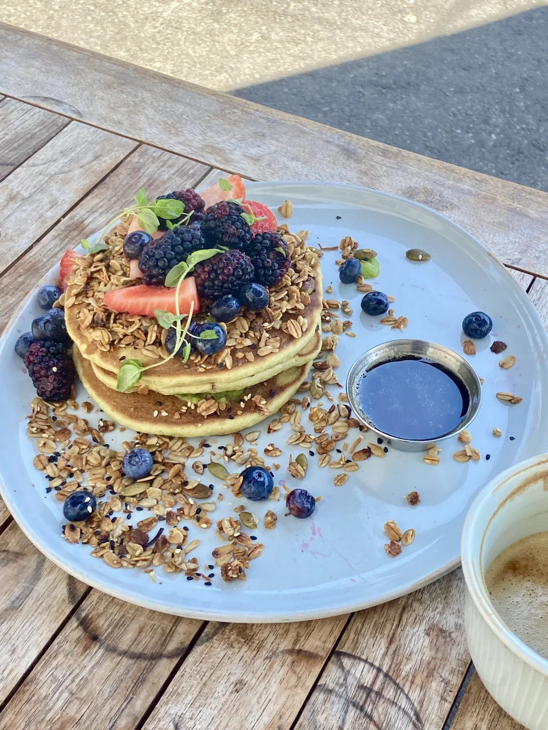 Santa Monica's Trendiest Brunch Spot 🍳 Even Sells Collab Merchandise