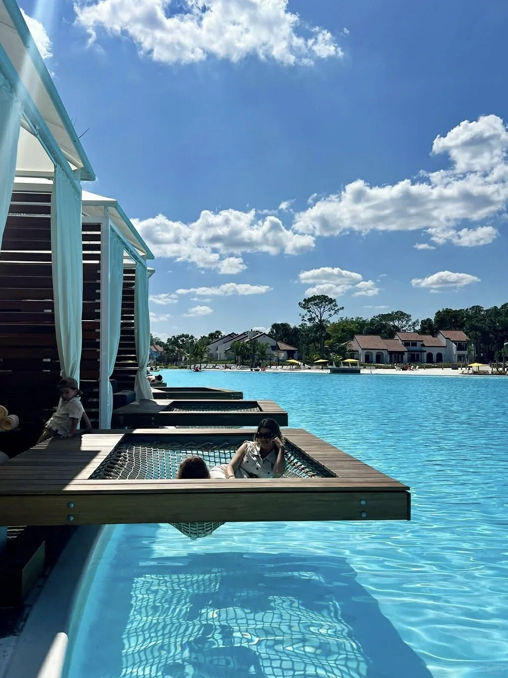 Orlando! Easy access to Disney and a full day of fun at the hotel 😏