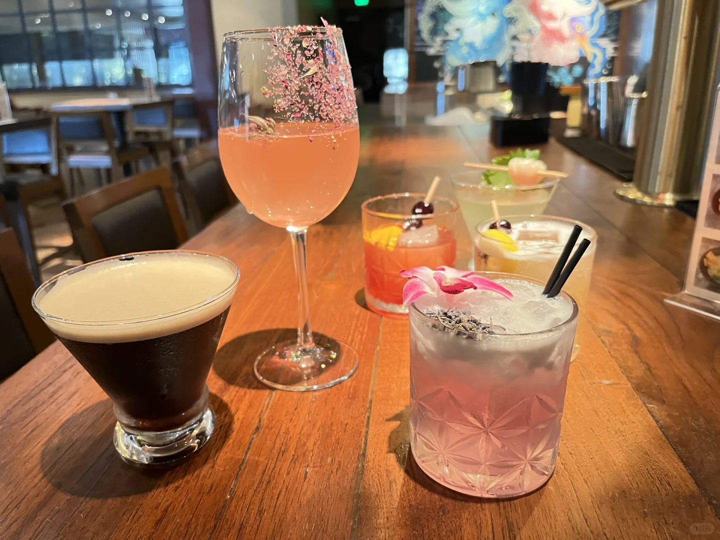 Diamond Bar's Cozy Bar: Sip on a Refreshing and Delicious Cocktail 🍸