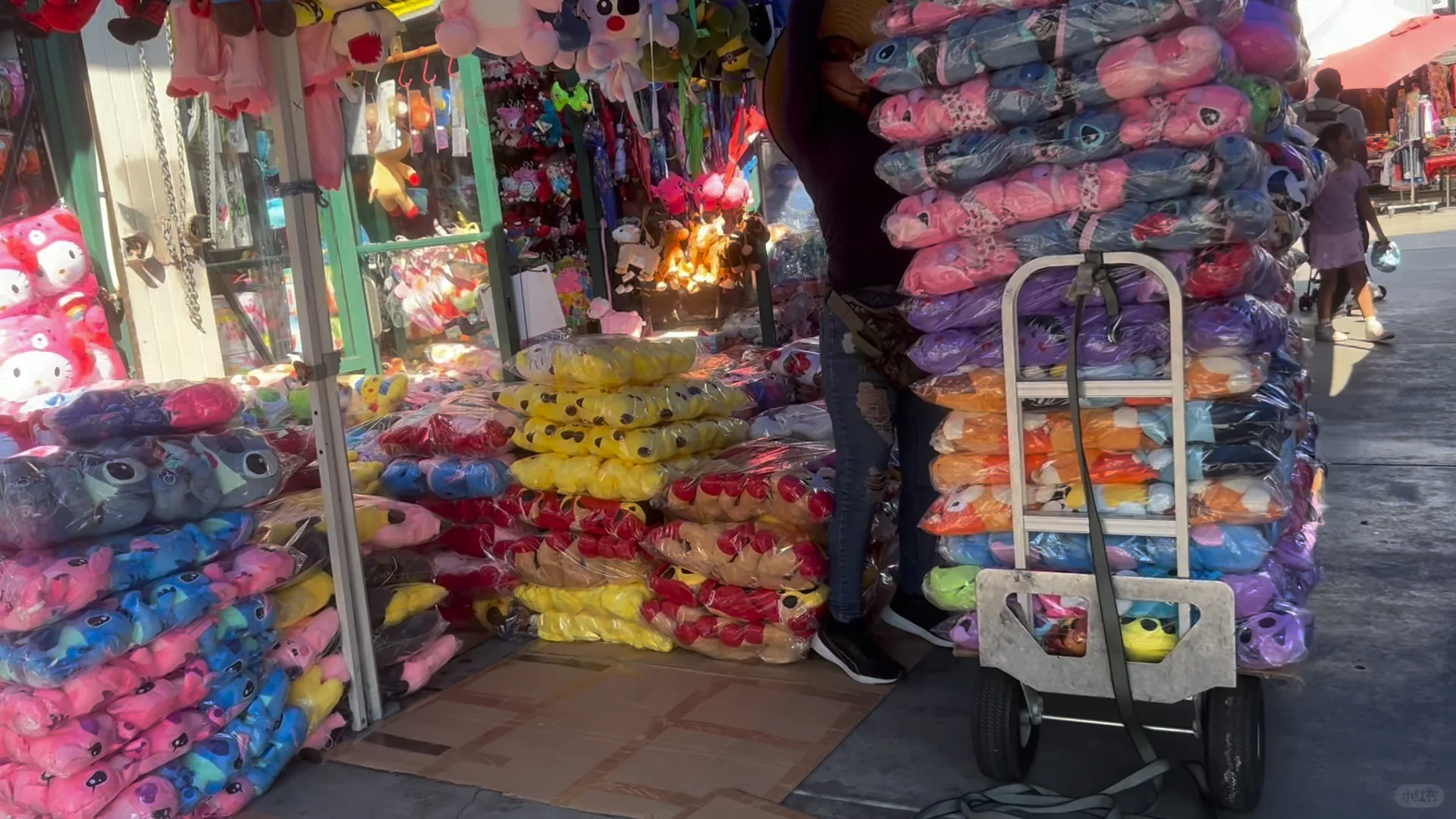 The Biggest Wholesale Market for Small Goods in LA