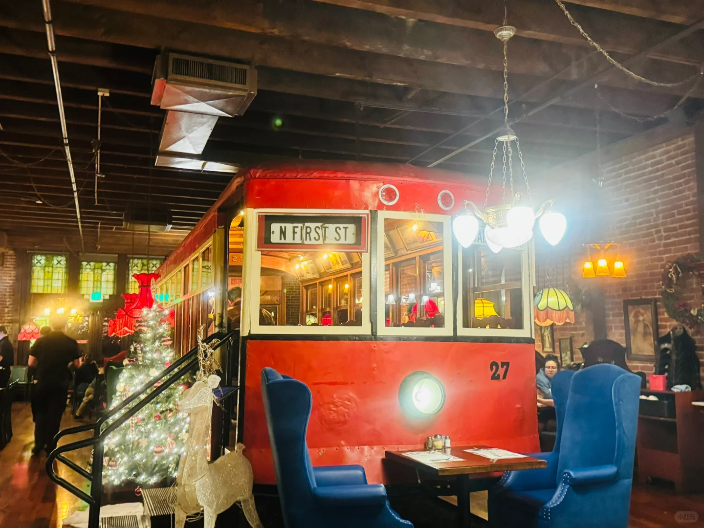 Retro, Understated Italian Restaurant Hidden in the City