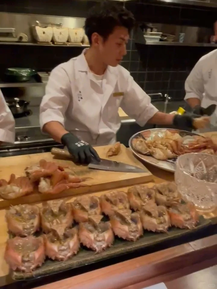 Top-of-the-Top Crab Joint in Osaka 🦀️