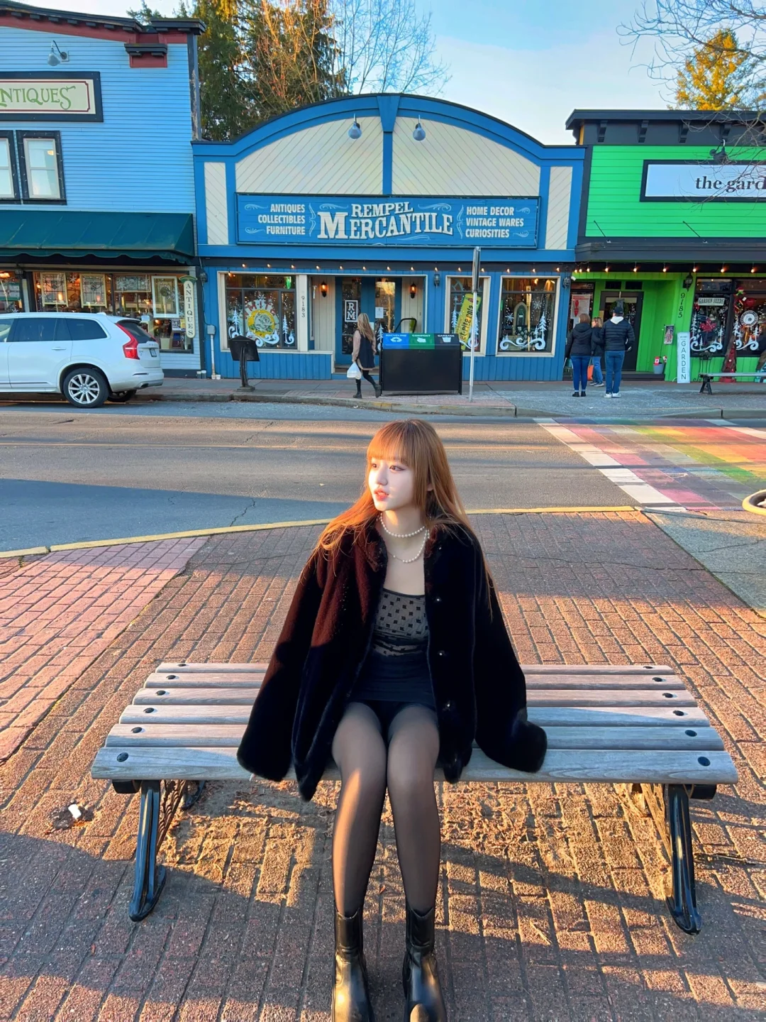 🎨 Spilling Autumn's Palette | 🇨🇦 Vancouver's Retro Town