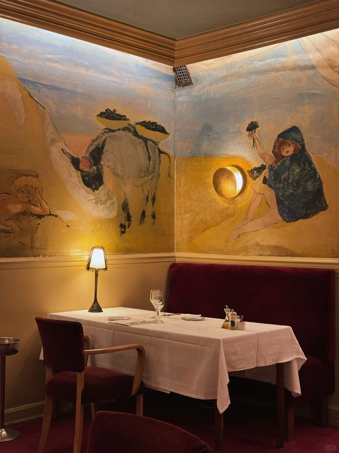 A Parisian Bistro That Will Leave You Craving More 🍽️