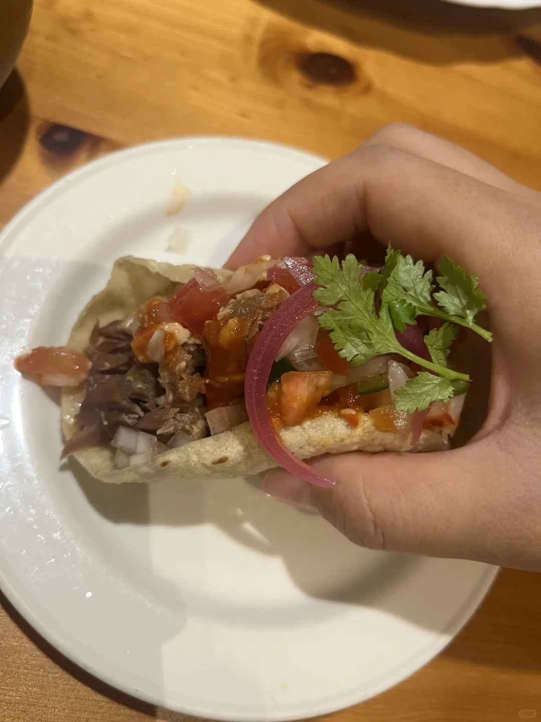 Can someone teach me how to eat a taco without making a mess? Is 30 RMB expensive for one?