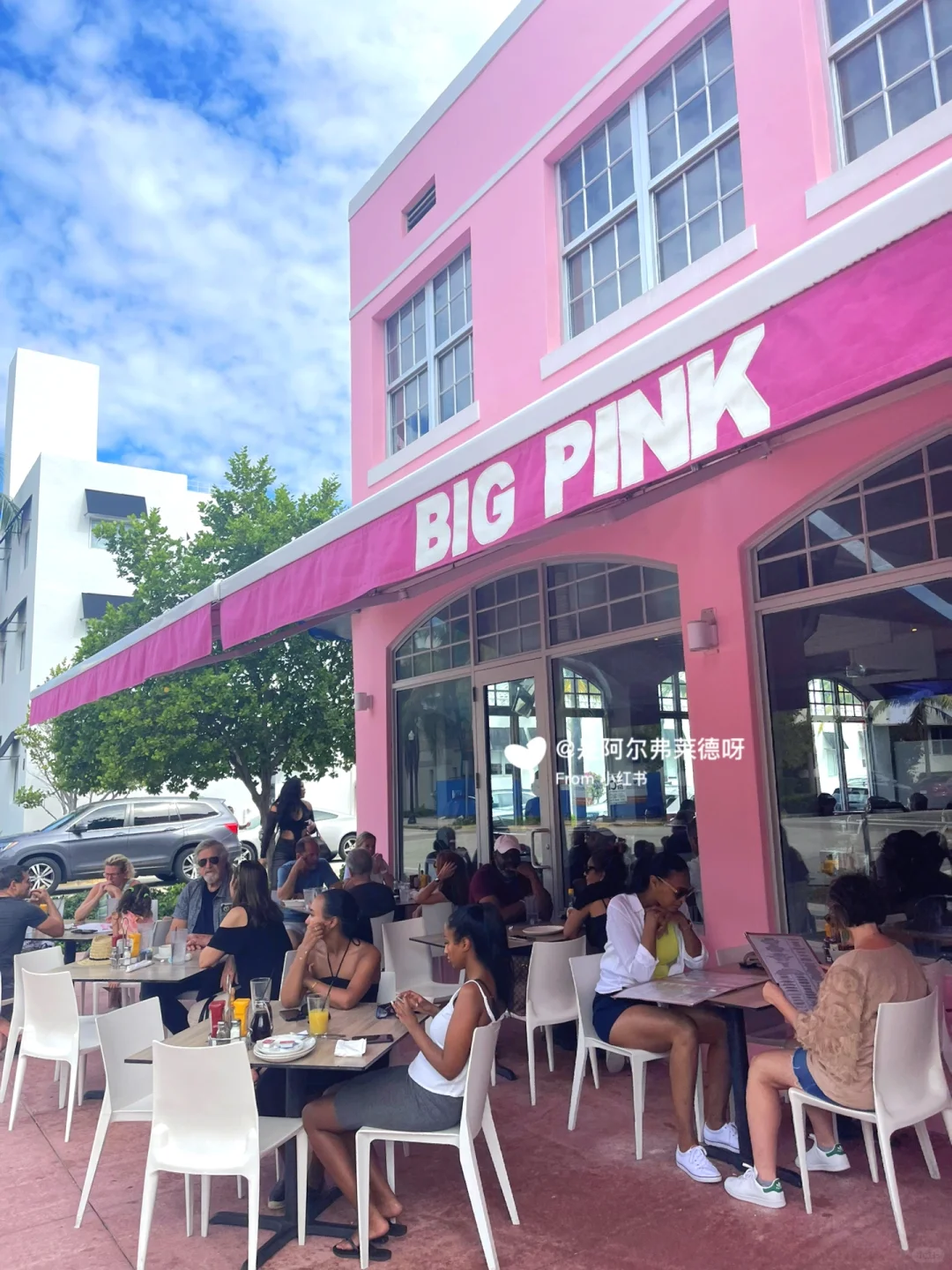 Miami Eats | Must-Visit Insta-Famous Brunch Spot Big Pink 🐎🆘