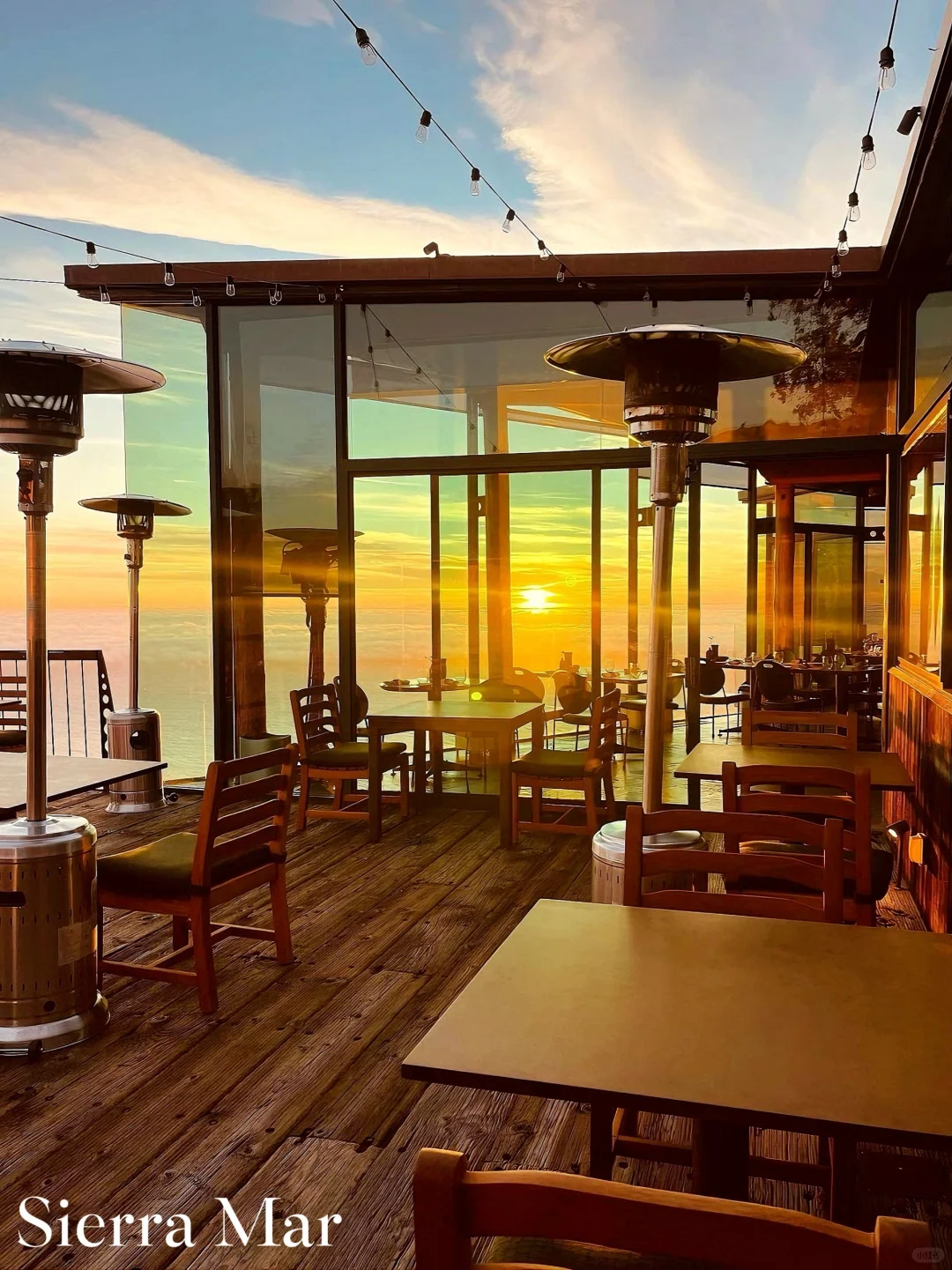 Must-Visit 😍 California 1️⃣ Road's Stunning Oceanfront Dining Spot! ❗