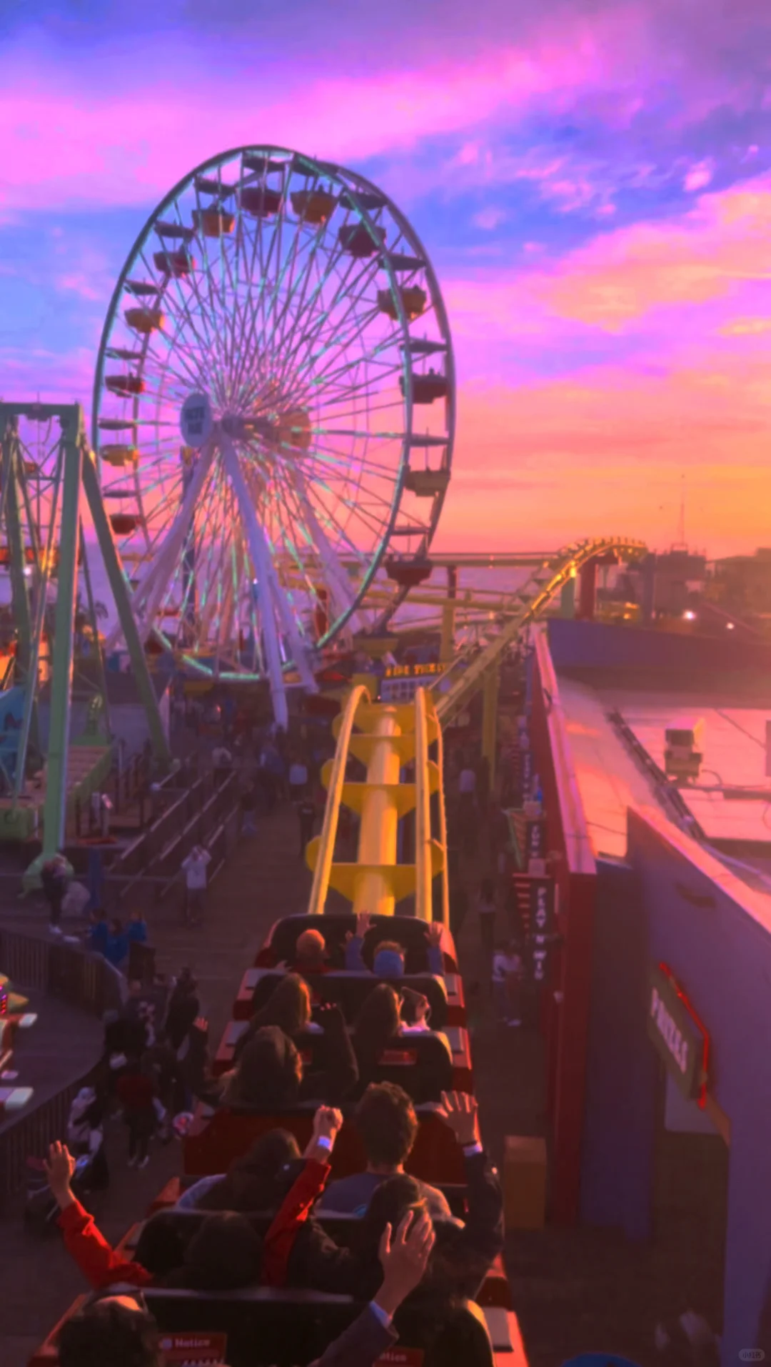 LA 🌴 Santa Monica Sunset Rollercoaster 🌄🎢