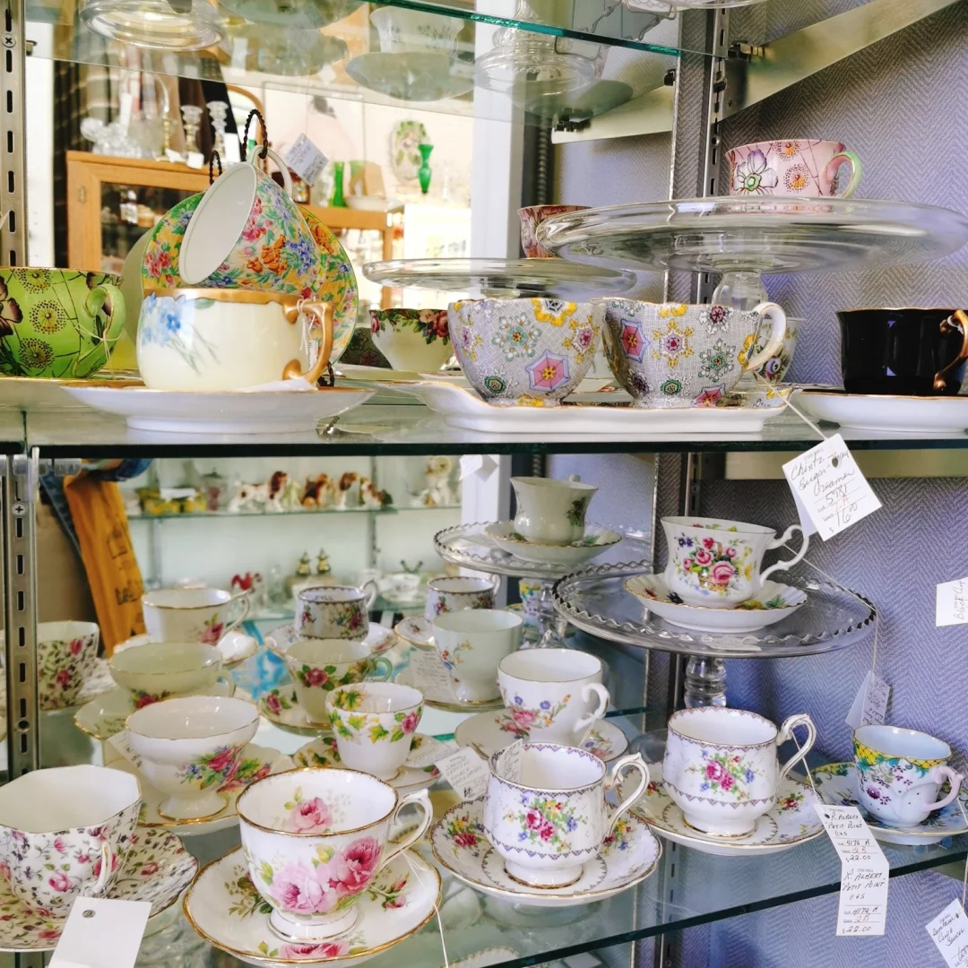 Exploring Vintage Shops in Seattle | 🈺 The Joy of 200+ Dealers