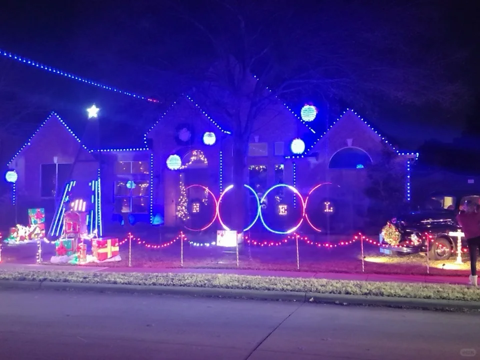 U.S. Tycoons Flaunt Wealth in Unique Style: Christmas Music Light Show!