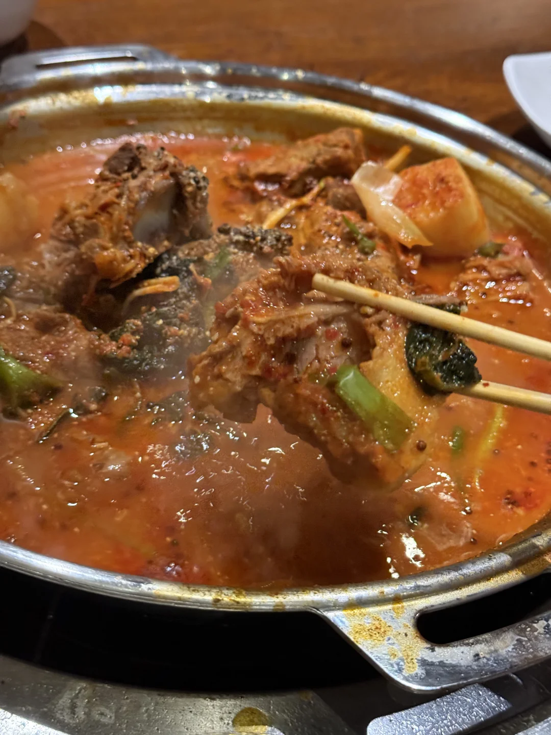 I'm utterly obsessed with this potato pork bone soup in Koreatown! 🥘