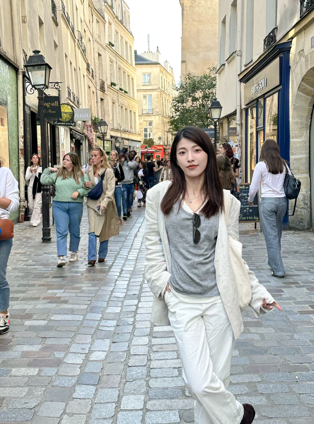 Strolling Through Le Marais: Paris' Ultra-Chic Marais District 🥾