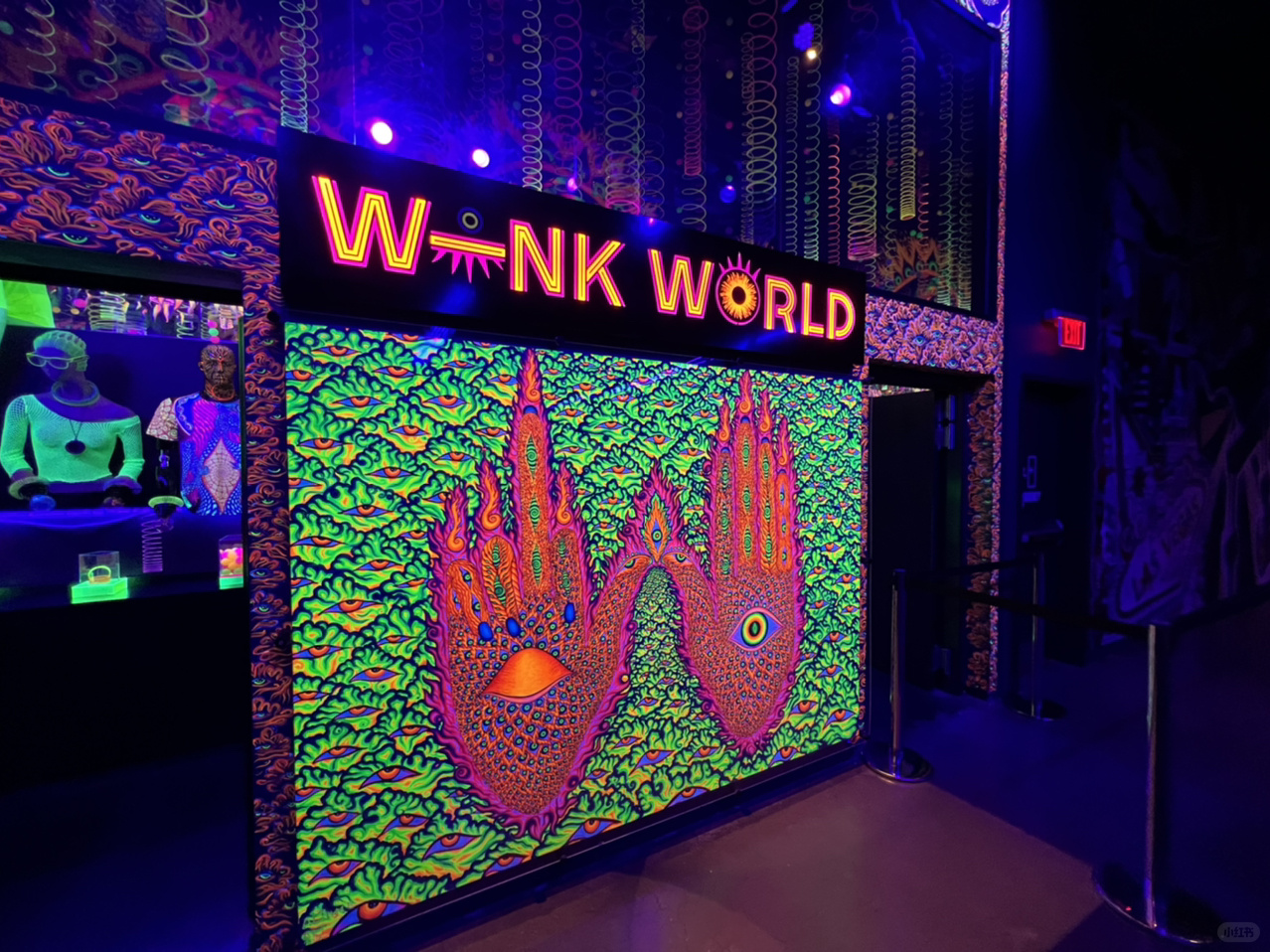 Las Vegas: Psychedelic Art House Meets Carnival Amusement Park 🎠