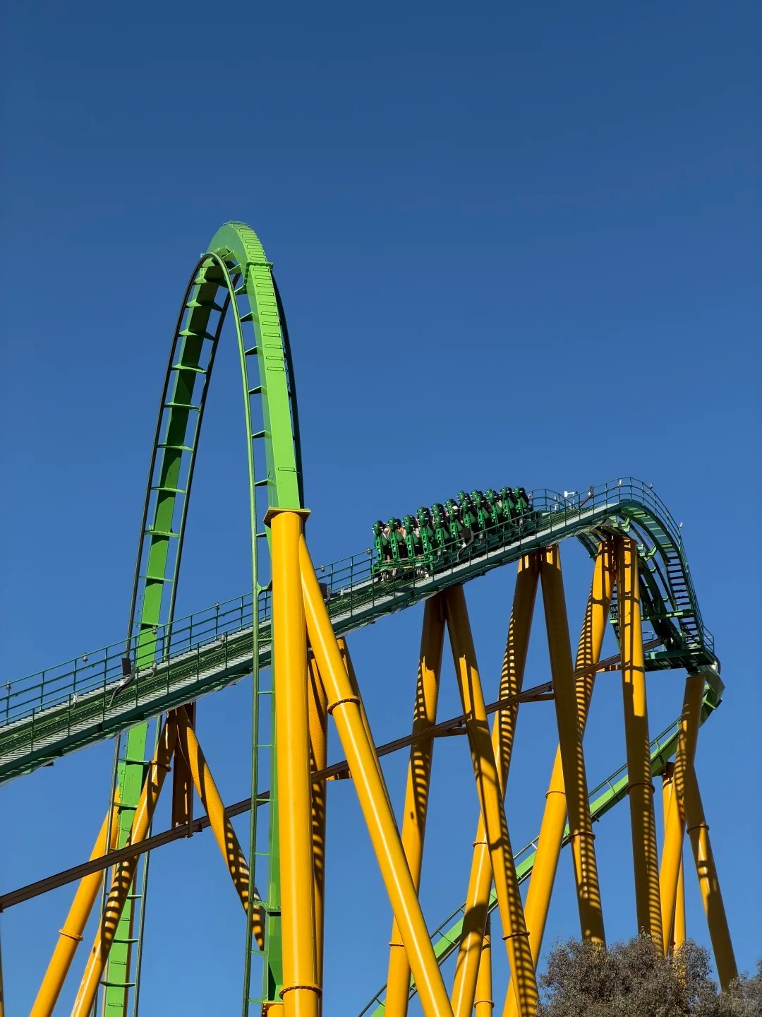 🎢 Six Flags Magic Mountain — Must-Ride Recap! by Henry Anderson ...