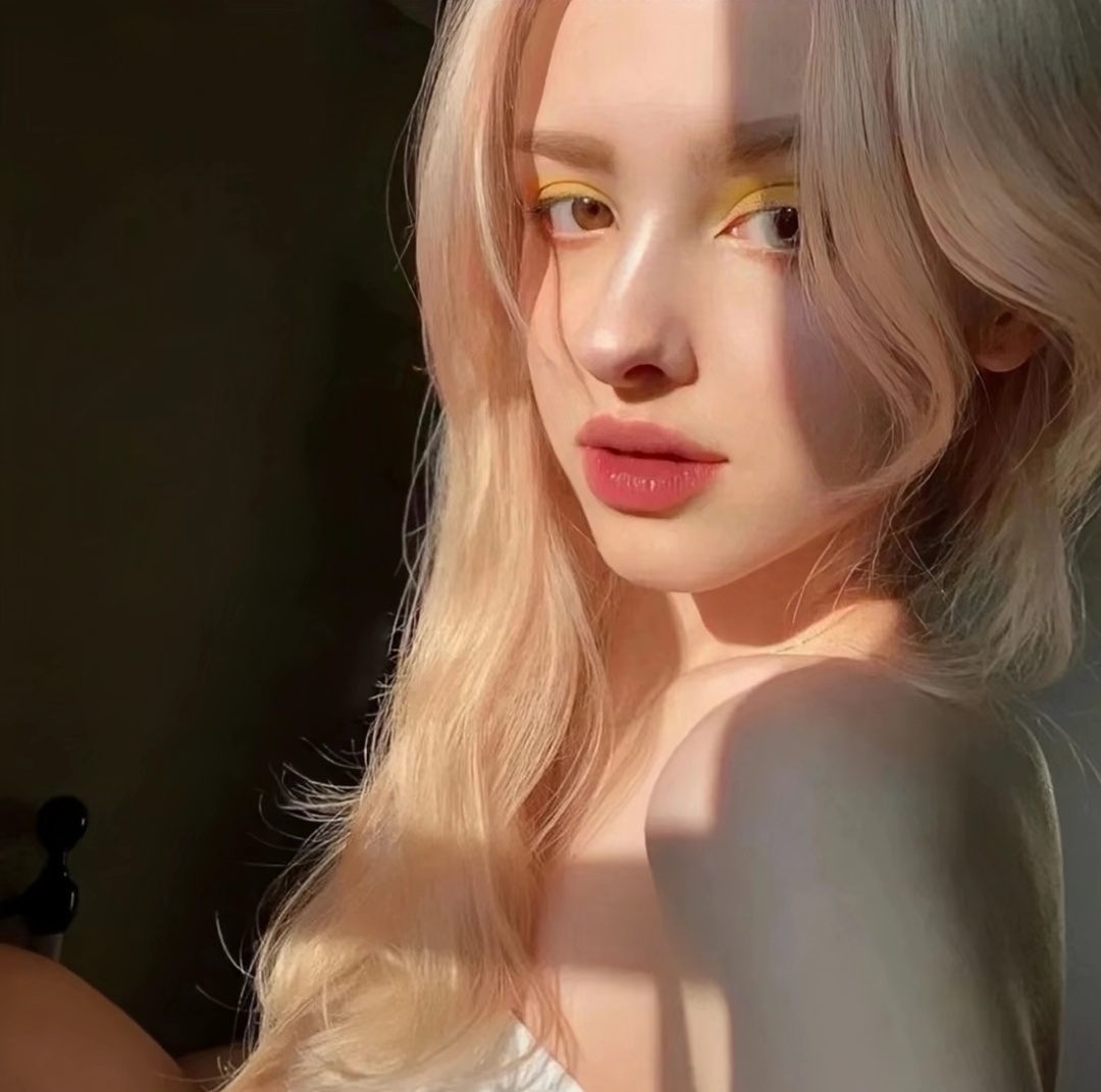  Emily Avery